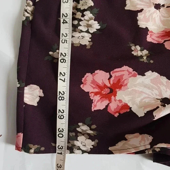 Cupcakes & Cashmere Romper Floral Wine sz  M - Picture 4 of 12